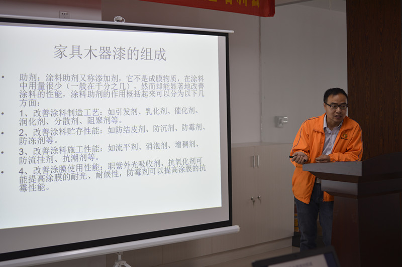 王勝七（王工）給漆強(qiáng)員工授課的部分場面1.JPG